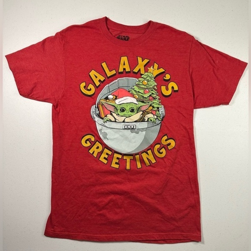 Star Wars Baby Yoda‎ T Shirt Mens Red Short Sleeve Christmas Holiday size Medium